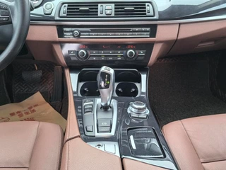 BMW 5 Series 2017 520Li Estilo elegante interior foto 11 BMW 5 Series 2017 520Li Estilo elegante interior foto 11