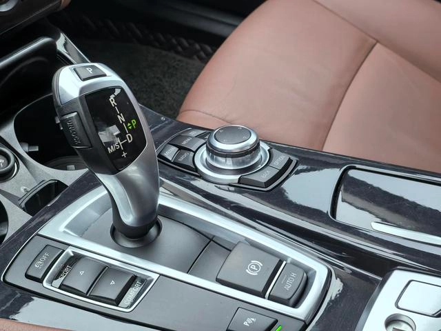 BMW 5 Series 2017 520Li Estilo elegante interior foto 12 BMW 5 Series 2017 520Li Estilo elegante interior foto 12