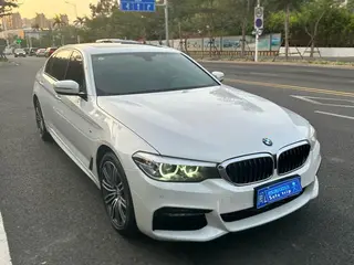 BMW 5 Series 2018 Reforma 530Li Líder M Conjunto deportivo exterior foto 3 BMW 5 Series 2018 Reforma 530Li Líder M Conjunto deportivo exterior foto 3