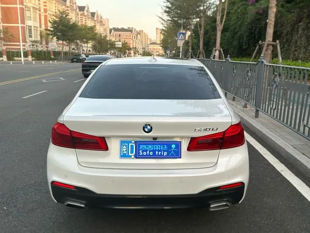 BMW 5 Series 2018 Reforma 530Li Líder M Conjunto deportivo exterior foto 5 BMW 5 Series 2018 Reforma 530Li Líder M Conjunto deportivo exterior foto 5