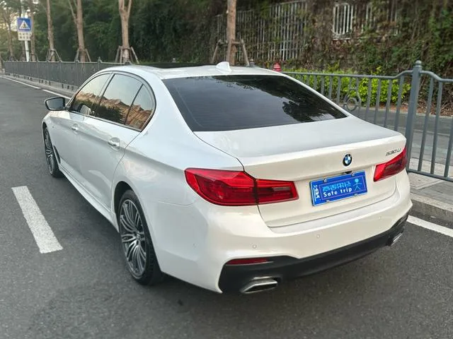 BMW 5 Series 2018 Reforma 530Li Líder M Conjunto deportivo exterior foto 6 BMW 5 Series 2018 Reforma 530Li Líder M Conjunto deportivo exterior foto 6