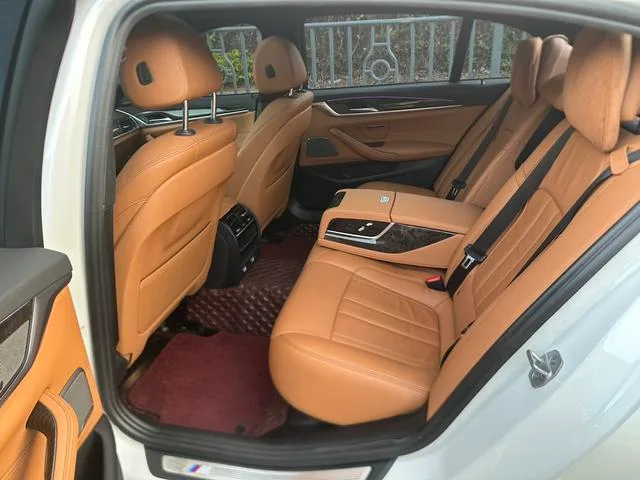 BMW 5 Series 2018 Reforma 530Li Líder M Conjunto deportivo exterior foto 8 BMW 5 Series 2018 Reforma 530Li Líder M Conjunto deportivo exterior foto 8