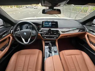 BMW 5 Series 2018 Reforma 530Li Líder M Conjunto deportivo exterior foto 9 BMW 5 Series 2018 Reforma 530Li Líder M Conjunto deportivo exterior foto 9