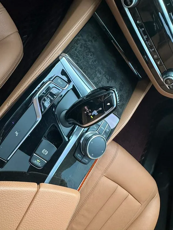 BMW 5 Series 2018 Reforma 530Li Líder M Conjunto deportivo interior foto 11 BMW 5 Series 2018 Reforma 530Li Líder M Conjunto deportivo interior foto 11