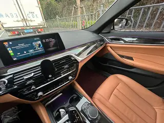BMW 5 Series 2018 Reforma 530Li Líder M Conjunto deportivo interior foto 14 BMW 5 Series 2018 Reforma 530Li Líder M Conjunto deportivo interior foto 14