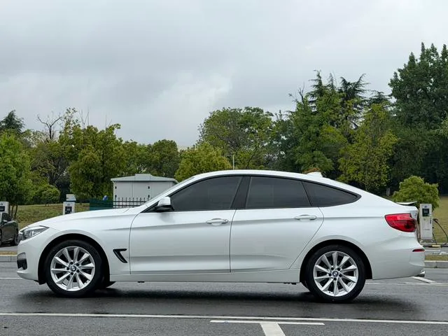 BMW 3 Series GT 2019 320i Fashionable exterior photo 4 BMW 3 Series GT 2019 320i Fashionable exterior photo 4