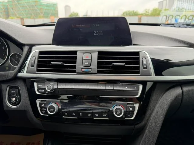 BMW 3 Series GT 2019 320i Fashionable interior photo 14 BMW 3 Series GT 2019 320i Fashionable interior photo 14