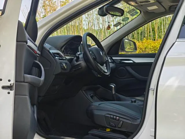 BMW X1 2018 sDrive20Li Líder interior foto 15 BMW X1 2018 sDrive20Li Líder interior foto 15