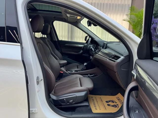 BMW X1 2019 xDrive20Li Premium Class interior photo 11 BMW X1 2019 xDrive20Li Premium Class interior photo 11