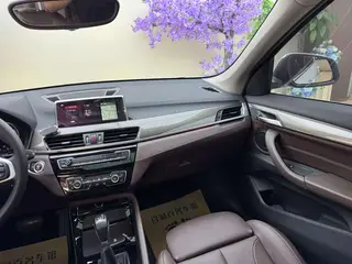BMW X1 2019 xDrive20Li Premium Class interior photo 15 BMW X1 2019 xDrive20Li Premium Class interior photo 15
