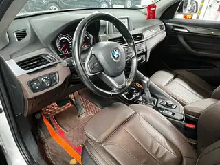 BMW X1 2018 sDrive18Li Premium Class interior photo 10 BMW X1 2018 sDrive18Li Premium Class interior photo 10