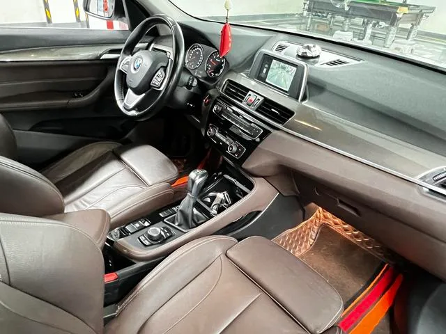 BMW X1 2018 sDrive18Li Premium Class interior photo 11 BMW X1 2018 sDrive18Li Premium Class interior photo 11