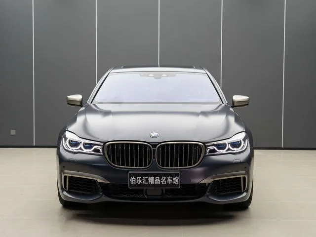 BMW 7 Series 2018 M760Li xDrive exterior photo 3 BMW 7 Series 2018 M760Li xDrive exterior photo 3