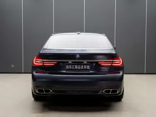 BMW 7 Series 2018 M760Li xDrive exterior photo 6 BMW 7 Series 2018 M760Li xDrive exterior photo 6