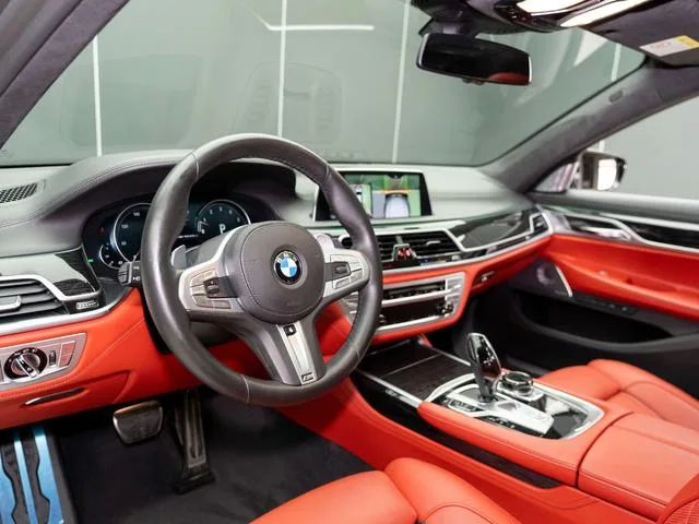 BMW 7 Series 2018 M760Li xDrive exterior photo 10 BMW 7 Series 2018 M760Li xDrive exterior photo 10