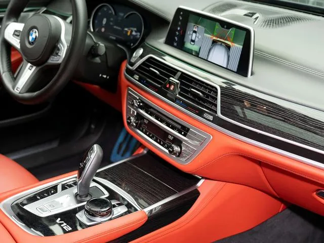 BMW 7 Series 2018 M760Li xDrive interior photo 18 BMW 7 Series 2018 M760Li xDrive interior photo 18