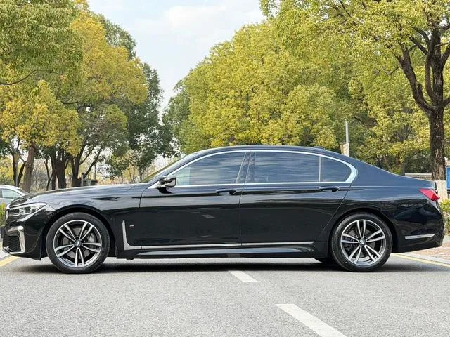 BMW 7 Series 2021 730Li M Conjunto deportivo exterior foto 3 BMW 7 Series 2021 730Li M Conjunto deportivo exterior foto 3