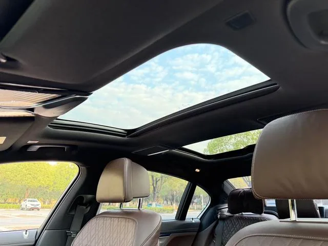 BMW 7 Series 2021 730Li M Conjunto deportivo interior foto 20 BMW 7 Series 2021 730Li M Conjunto deportivo interior foto 20
