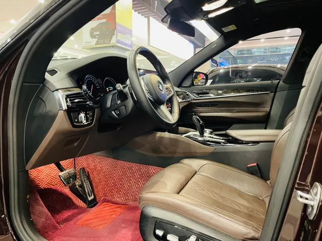 BMW 6 Series GT 2018 640i xDrive M Sports suit exterior photo 3 BMW 6 Series GT 2018 640i xDrive M Sports suit exterior photo 3