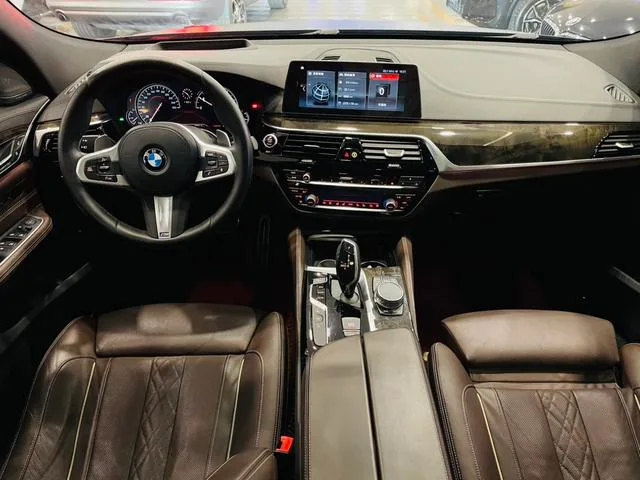 BMW 6 Series GT 2018 640i xDrive M Sports suit exterior photo 4 BMW 6 Series GT 2018 640i xDrive M Sports suit exterior photo 4