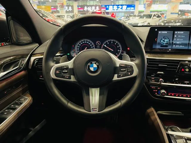 BMW 6 Series GT 2018 640i xDrive M Sports suit exterior photo 6 BMW 6 Series GT 2018 640i xDrive M Sports suit exterior photo 6