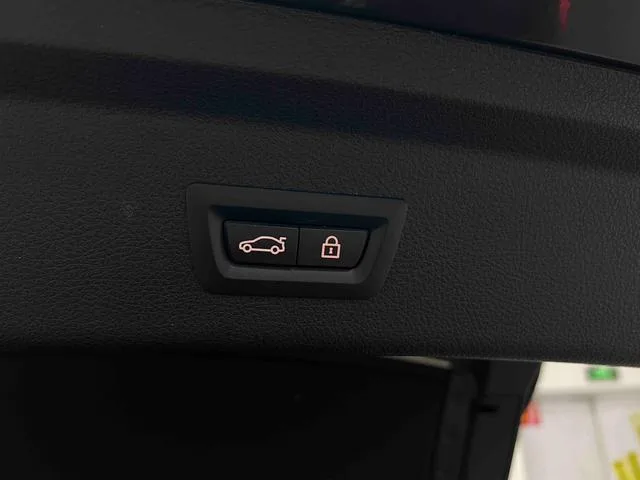 BMW 3 Series GT 2020 320i M Sports Obsidian Night Edition interior photo 11 BMW 3 Series GT 2020 320i M Sports Obsidian Night Edition interior photo 11