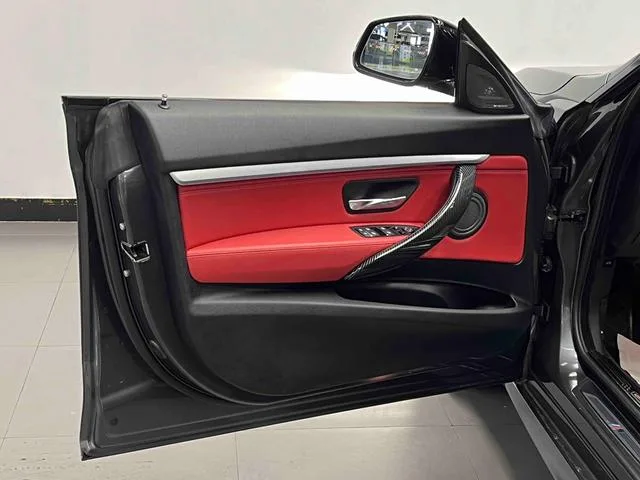 BMW 3 Series GT 2020 320i M Sports Obsidian Night Edition interior photo 14 BMW 3 Series GT 2020 320i M Sports Obsidian Night Edition interior photo 14