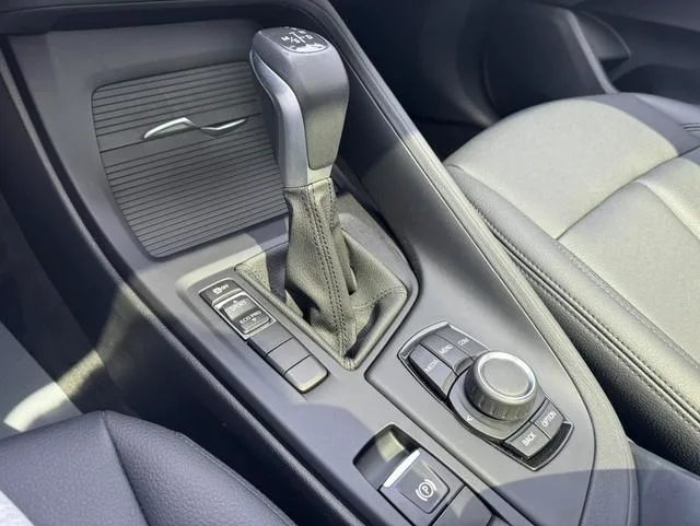 BMW X1 2019 sDrive20Li Leading Type interior photo 13 BMW X1 2019 sDrive20Li Leading Type interior photo 13