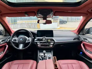 BMW 5 Series 2021 530Li Leader M Ensemble de sport intérieur photo 10 BMW 5 Series 2021 530Li Leader M Ensemble de sport intérieur photo 10