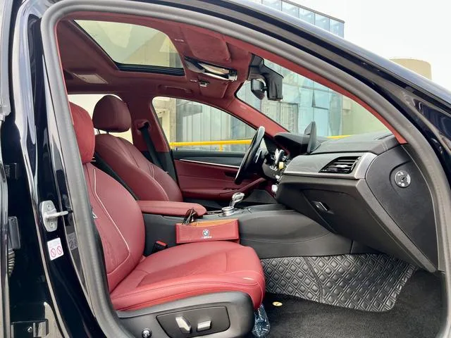 BMW 5 Series 2021 530Li Leader M Ensemble de sport intérieur photo 12 BMW 5 Series 2021 530Li Leader M Ensemble de sport intérieur photo 12