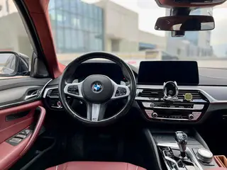 BMW 5 Series 2021 530Li Leader M Ensemble de sport intérieur photo 14 BMW 5 Series 2021 530Li Leader M Ensemble de sport intérieur photo 14
