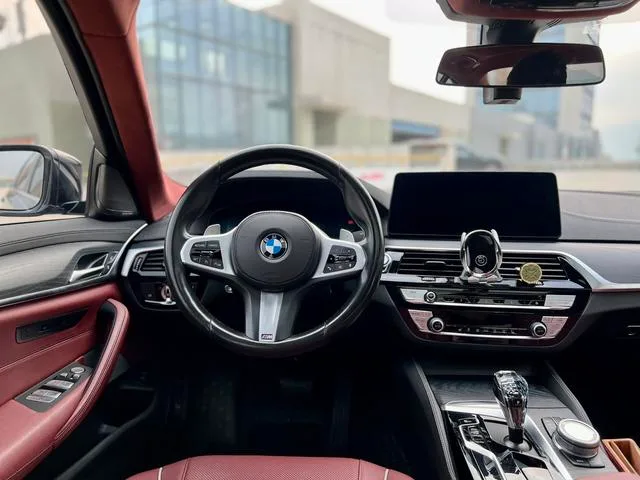 BMW 5 Series 2021 530Li Leader M Ensemble de sport intérieur photo 14 BMW 5 Series 2021 530Li Leader M Ensemble de sport intérieur photo 14