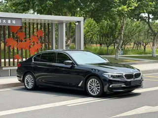BMW 5 Series 2019 530Li Líder Traje de lujo exterior foto 3 BMW 5 Series 2019 530Li Líder Traje de lujo exterior foto 3