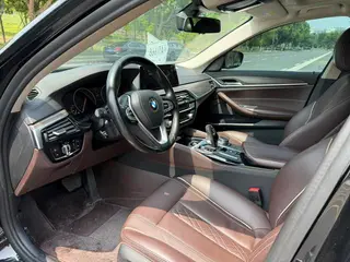 BMW 5 Series 2019 530Li Líder Traje de lujo exterior foto 5 BMW 5 Series 2019 530Li Líder Traje de lujo exterior foto 5