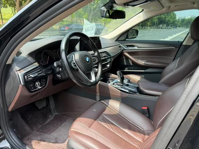 BMW 5 Series 2019 530Li Líder Traje de lujo exterior foto 5 BMW 5 Series 2019 530Li Líder Traje de lujo exterior foto 5