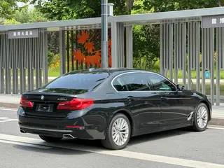 BMW 5 Series 2019 530Li Líder Traje de lujo interior foto 7 BMW 5 Series 2019 530Li Líder Traje de lujo interior foto 7