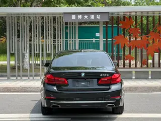 BMW 5 Series 2019 530Li Líder Traje de lujo interior foto 8 BMW 5 Series 2019 530Li Líder Traje de lujo interior foto 8
