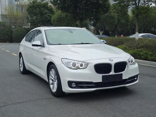 BMW 5 Series GT 2015 528i Líder exterior foto 3 BMW 5 Series GT 2015 528i Líder exterior foto 3