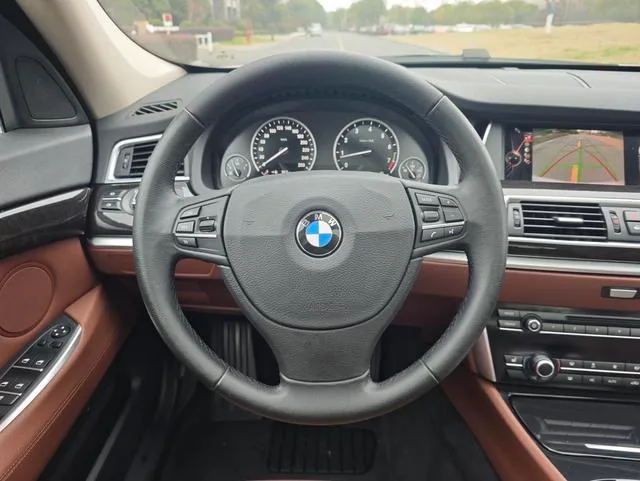 BMW 5 Series GT 2015 528i Líder exterior foto 10 BMW 5 Series GT 2015 528i Líder exterior foto 10