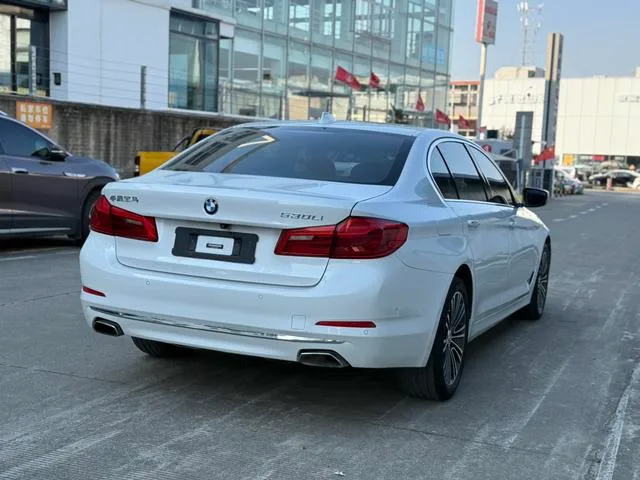 BMW 5 Series 2018 Restyling 530Li Premium Class Luxury Set exterior photo 4 BMW 5 Series 2018 Restyling 530Li Premium Class Luxury Set exterior photo 4