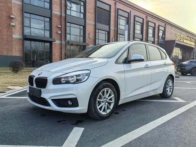 BMW 2 Series Touring 2016 218i Estilo de moda exterior foto 1 BMW 2 Series Touring 2016 218i Estilo de moda exterior foto 1