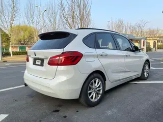 BMW 2 Series Touring 2016 218i Estilo de moda exterior foto 3 BMW 2 Series Touring 2016 218i Estilo de moda exterior foto 3