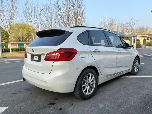 BMW 2 Series Touring 2016 218i Estilo de moda exterior foto 3 BMW 2 Series Touring 2016 218i Estilo de moda exterior foto 3