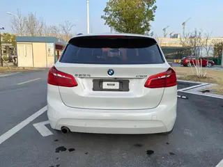 BMW 2 Series Touring 2016 218i Estilo de moda interior foto 6 BMW 2 Series Touring 2016 218i Estilo de moda interior foto 6