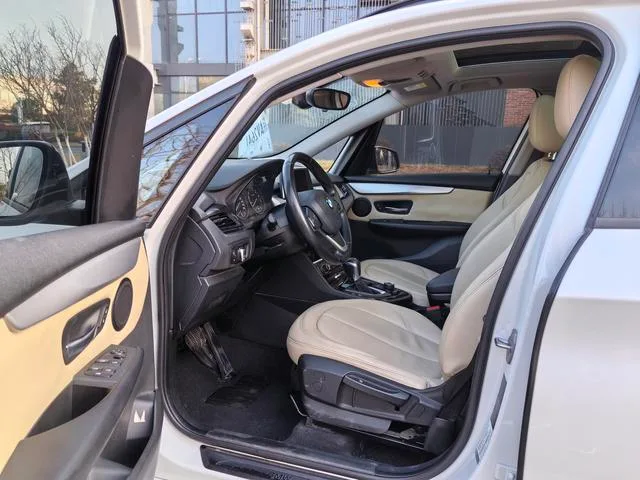 BMW 2 Series Touring 2016 218i Estilo de moda interior foto 7 BMW 2 Series Touring 2016 218i Estilo de moda interior foto 7
