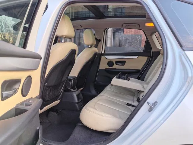 BMW 2 Series Touring 2016 218i Estilo de moda interior foto 8 BMW 2 Series Touring 2016 218i Estilo de moda interior foto 8