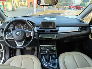 BMW 2 Series Touring 2016 218i Estilo de moda interior foto 9 BMW 2 Series Touring 2016 218i Estilo de moda interior foto 9