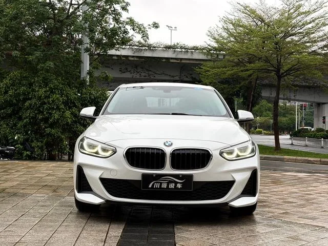 BMW 1 Series 2019 118i M Спортивный костюм экстерьер фото 2 BMW 1 Series 2019 118i M Спортивный костюм экстерьер фото 2