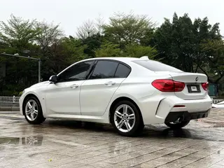 BMW 1 Series 2019 118i M Спортивный костюм экстерьер фото 4 BMW 1 Series 2019 118i M Спортивный костюм экстерьер фото 4