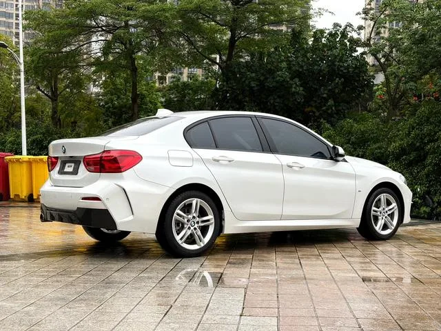 BMW 1 Series 2019 118i M Спортивный костюм экстерьер фото 6 BMW 1 Series 2019 118i M Спортивный костюм экстерьер фото 6